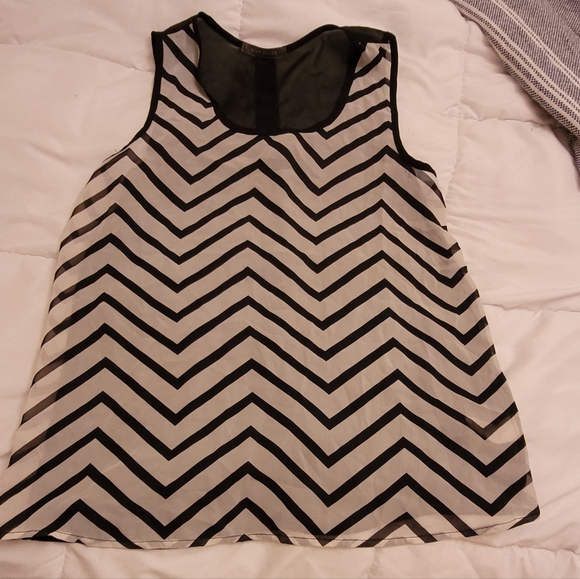 3/$25 Suzy Shier sleeveless sheer blouse, junior size M - Picture 1 of 8